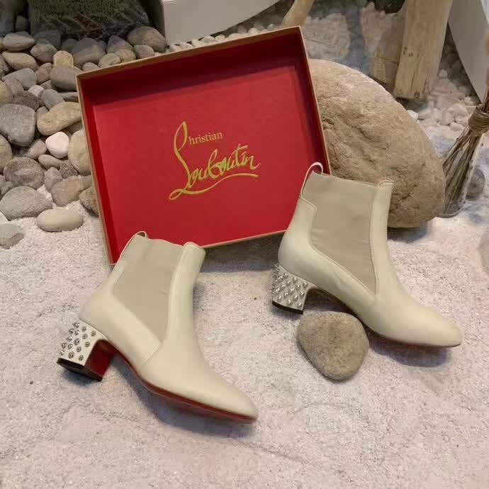 20秋季最新专柜款-克里斯提．鲁布托CL2020早秋新款方跟铆钉切尔西踝靴，完美修长，线条感十足