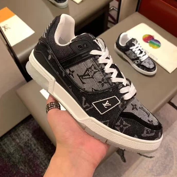 20秋季最新专柜款-路易威登LV2020早秋新款休闲鞋情侣款，专柜同步，原版底，独家活动成型底超级舒适