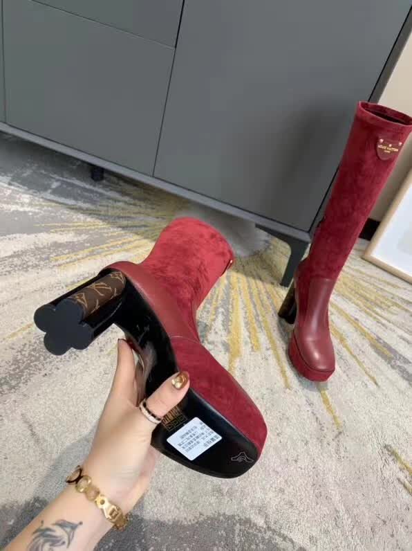20秋季最新专柜款-路易威登LV2020早秋最新长靴，羊京包水台，一眼看上去就高端大气上档次，让你齁的柱所以主场，超级好看哦
