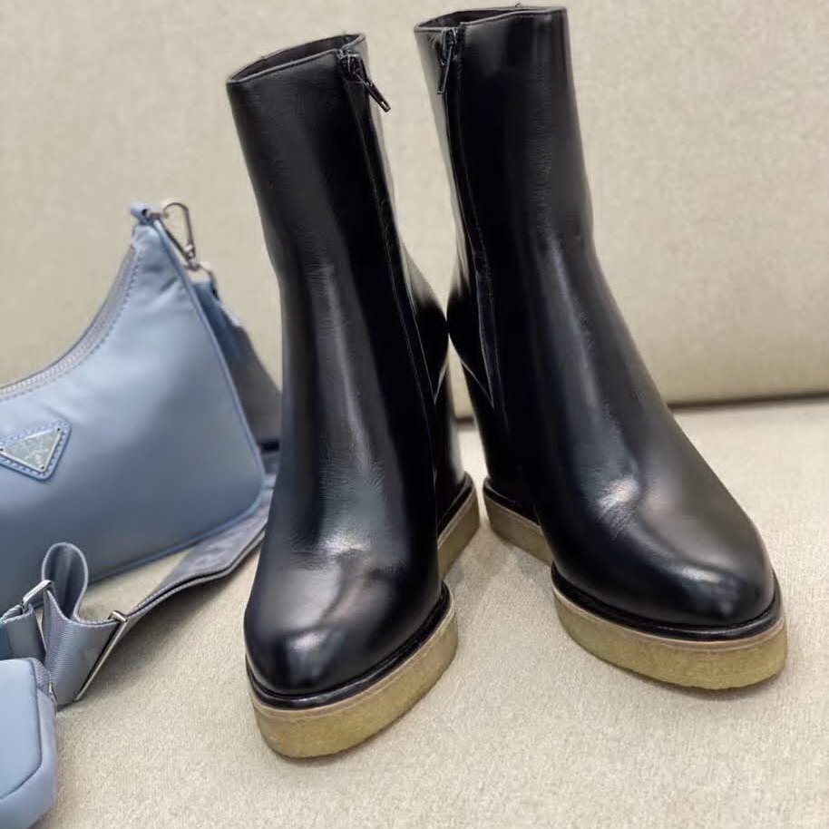 20秋季最新专柜款-赛琳Celine2020爆款秋冬系列！经楦靴型+英伦复古设计，经典耐看