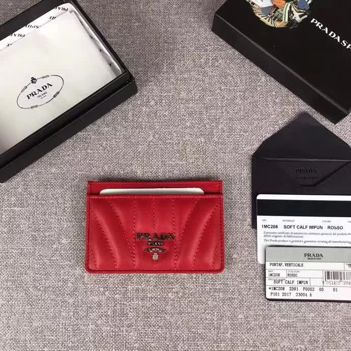 【原版皮】普拉达/Prada 卡夹，选用纳帕牛皮裁制而成，点缀散字唛徽标，精湛走线均匀整齐，款号：1MC208