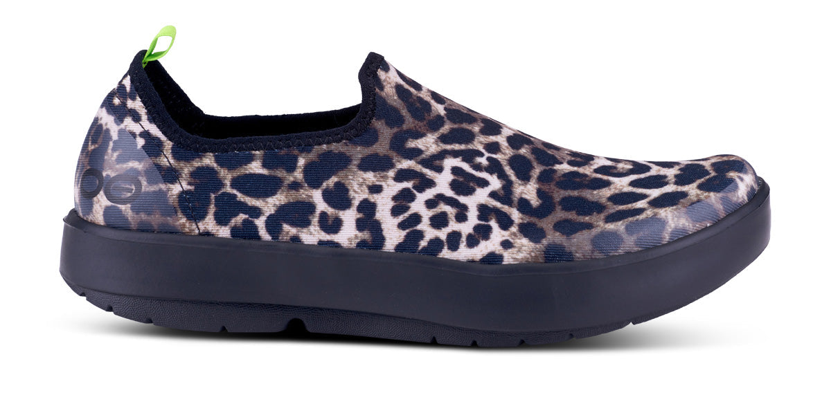 Women's OOmg eeZee Low Shoe - Cheetah