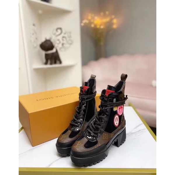 20秋季最新专柜款-路易威登LV2020早秋经典高跟马丁靴沙滩靴，鞋面牛皮/老花皮拼接 牛皮里 整条鞋带都是真皮切条 跟高7cm水台3.5cm 大气显瘦增高 好走不累脚