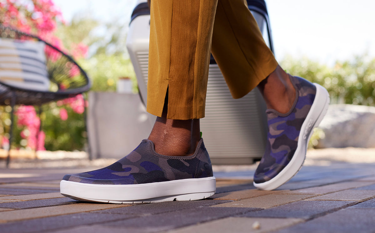 Women's OOmg eeZee Low Shoe - Midnight Camo