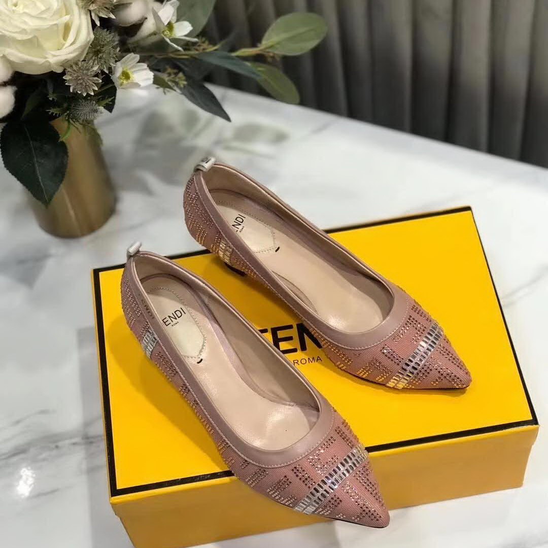 20秋季最新专柜款-芬迪Fendi2020秋季新品，鞋面是半透视纳米科技网眼布制成！水染羊皮内里垫脚，脚感超舒适！真皮大底，防滑防透潮