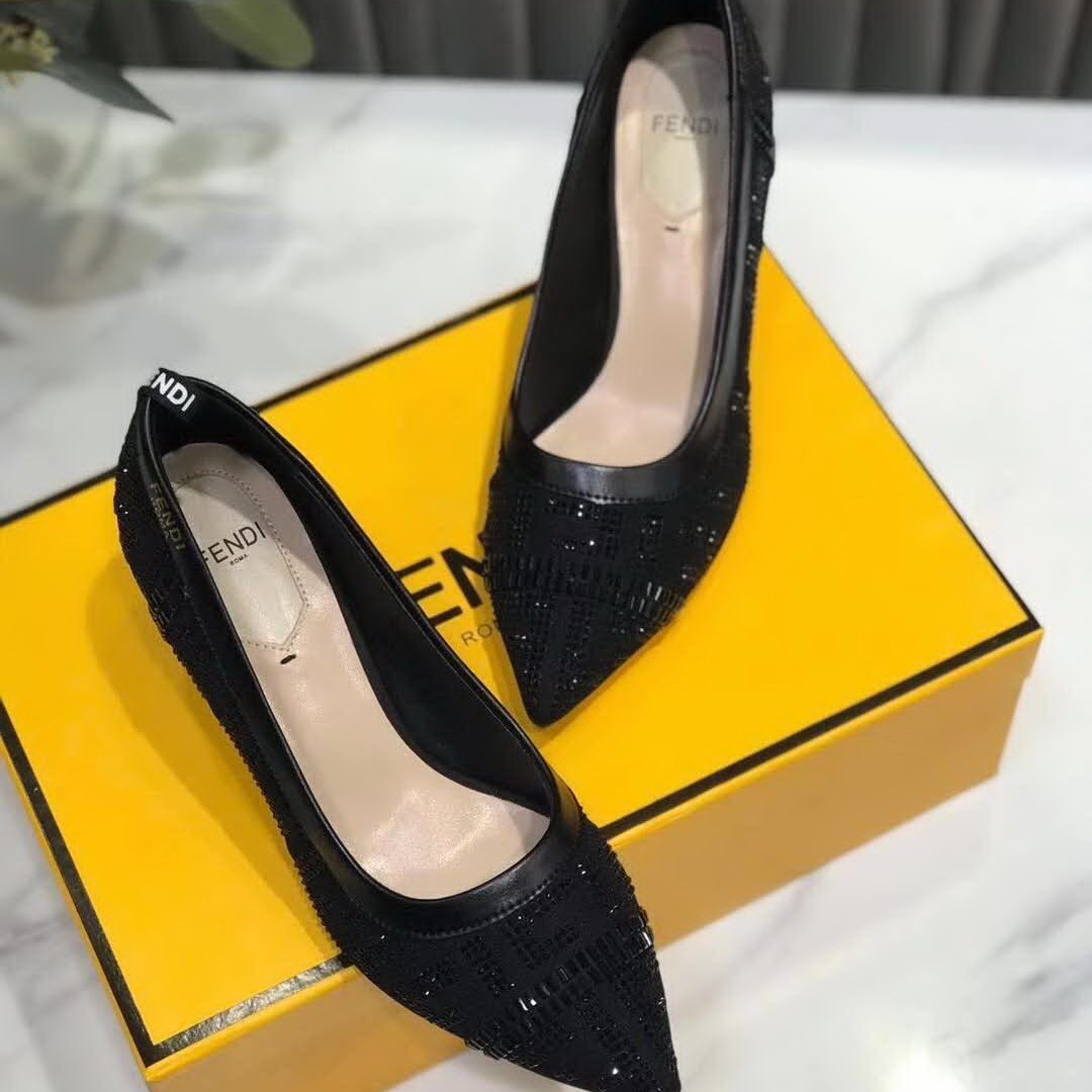 20秋季最新专柜款-芬迪Fendi2020秋季新品，鞋面是半透视纳米科技网眼布制成！水染羊皮内里垫脚，脚感超舒适！真皮大底，防滑防透潮