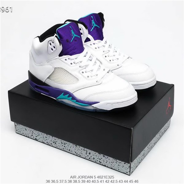 官网同步20秋季最新热销款-耐克/Nike Air Jordan 5，白紫葡萄，庆生鞋款，灵感来自于韦尔斯密斯在，新鲜王子喜事多，中上脚的未穿鞋带的Air Jordan 5 Grape