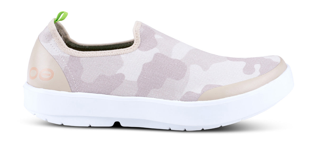 Women's OOmg eeZee Low Shoe - Tan Camo