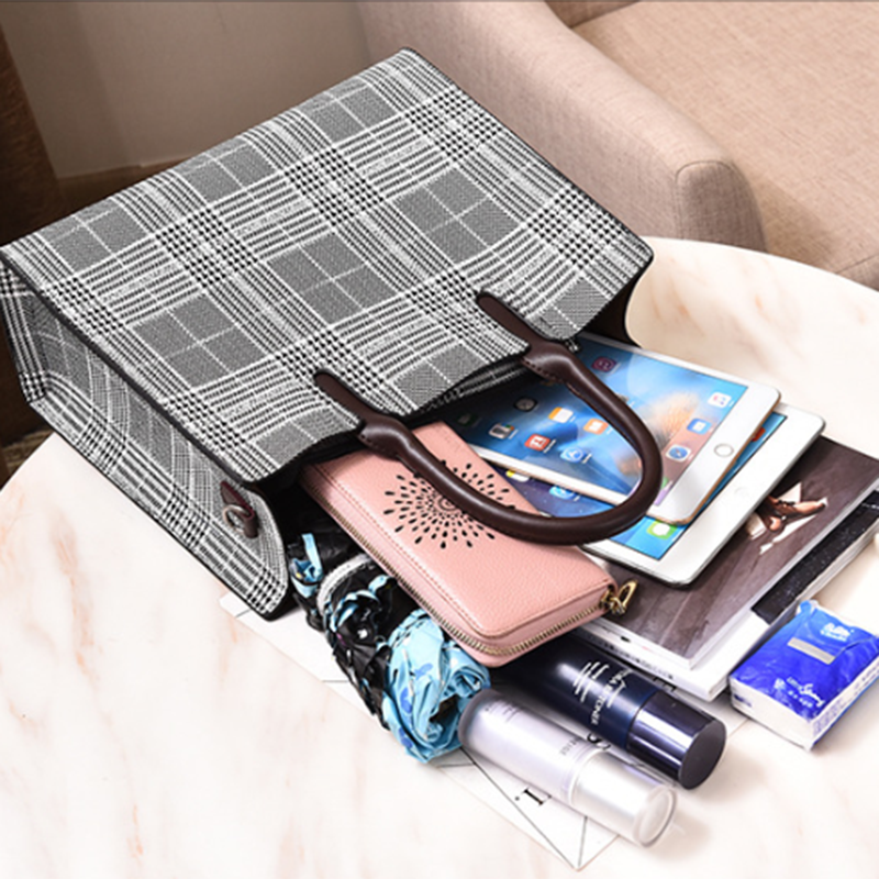 Large Capacity Tote Bag With Black And White Checked Grain