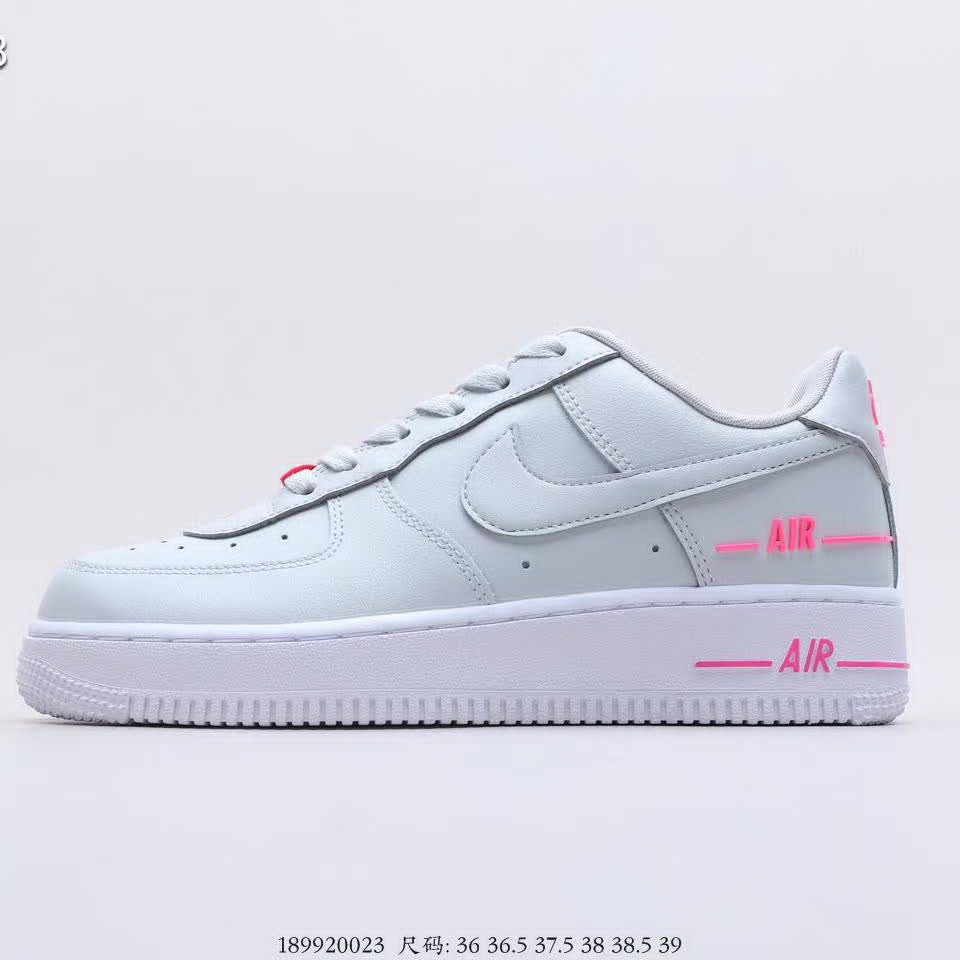官网同步20秋季最新热销款-耐克/Nike Air Force 1 Low，空军一号百搭休闲运动板鞋，采用硬质平纹头层皮革鞋面材质，内置全掌air sole气垫，另类迭加设计首次出现