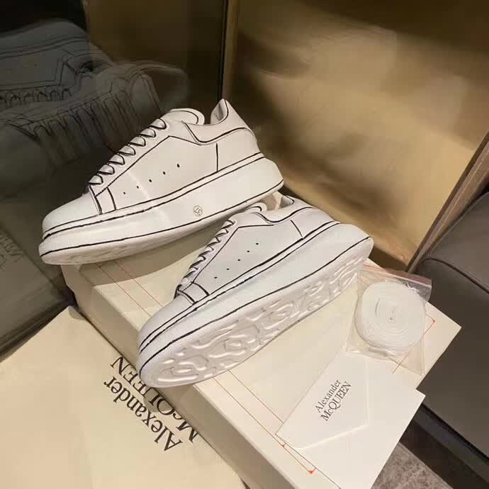 20秋季最新专柜款-麦昆McQueen情侣款经典明星爆款百搭小白鞋，各路明星纷纷上脚，超经典好看