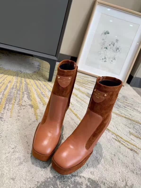 20秋季最新专柜款-路易威登LV2020早秋最新短靴，羊京包水台，一眼看上去就高端大气上档次，让你齁的柱所以主场，超级好看哦