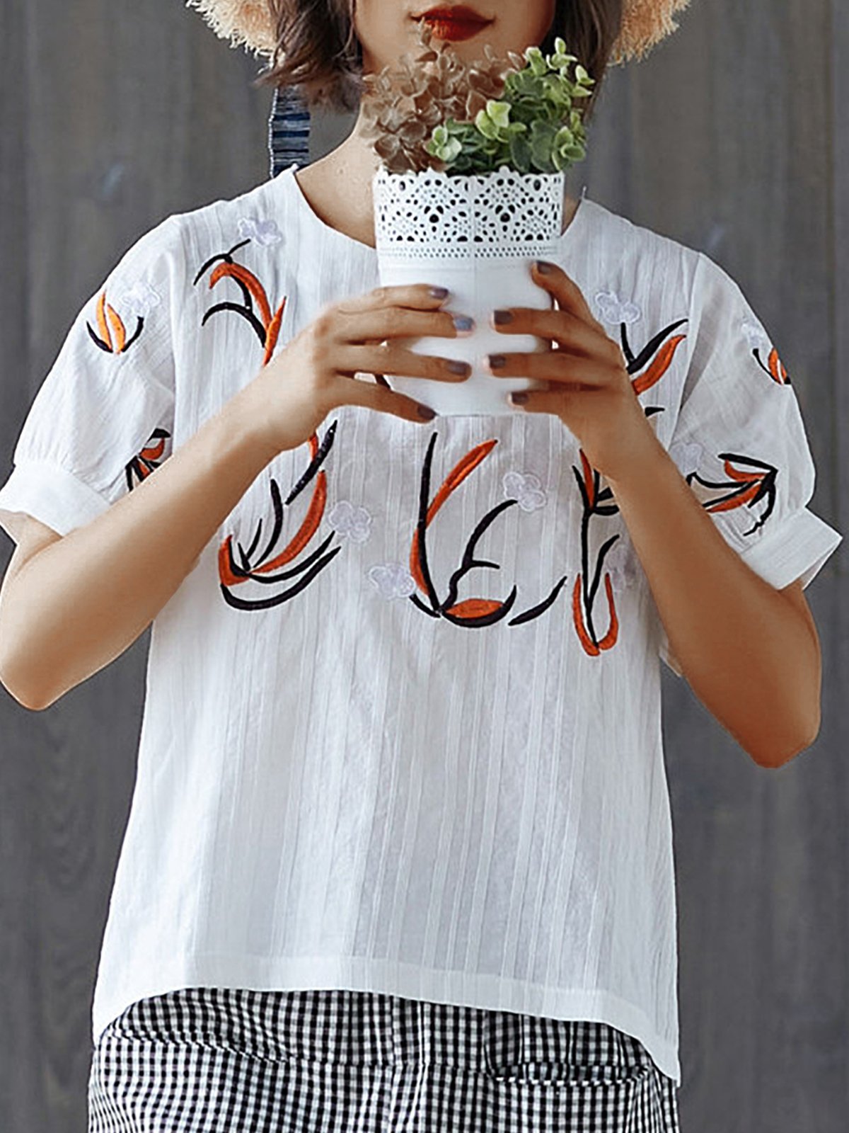 Plus Size Women  Embroidered Floral Short  Sleeve  Round  Neck Cotton And Linen Loose Casual Top