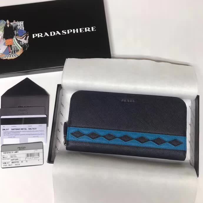【原版皮】普拉达/Prada 拉链钱夹，选用十字纹牛皮裁制而成，饰以菱形拼色，精湛走线均匀整齐，油边顺滑，款号：2ML317