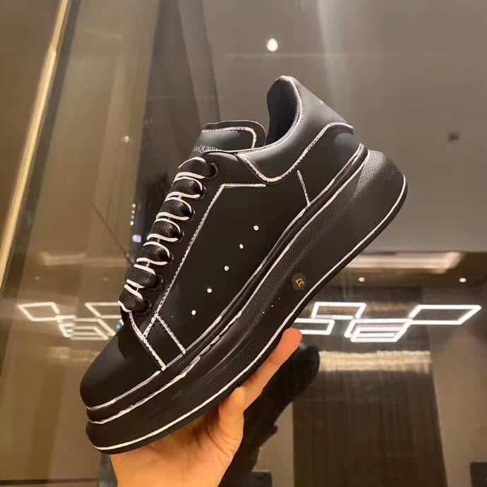 20秋季最新专柜款-麦昆McQueen情侣款经典明星爆款百搭小白鞋，各路明星纷纷上脚，超经典好看