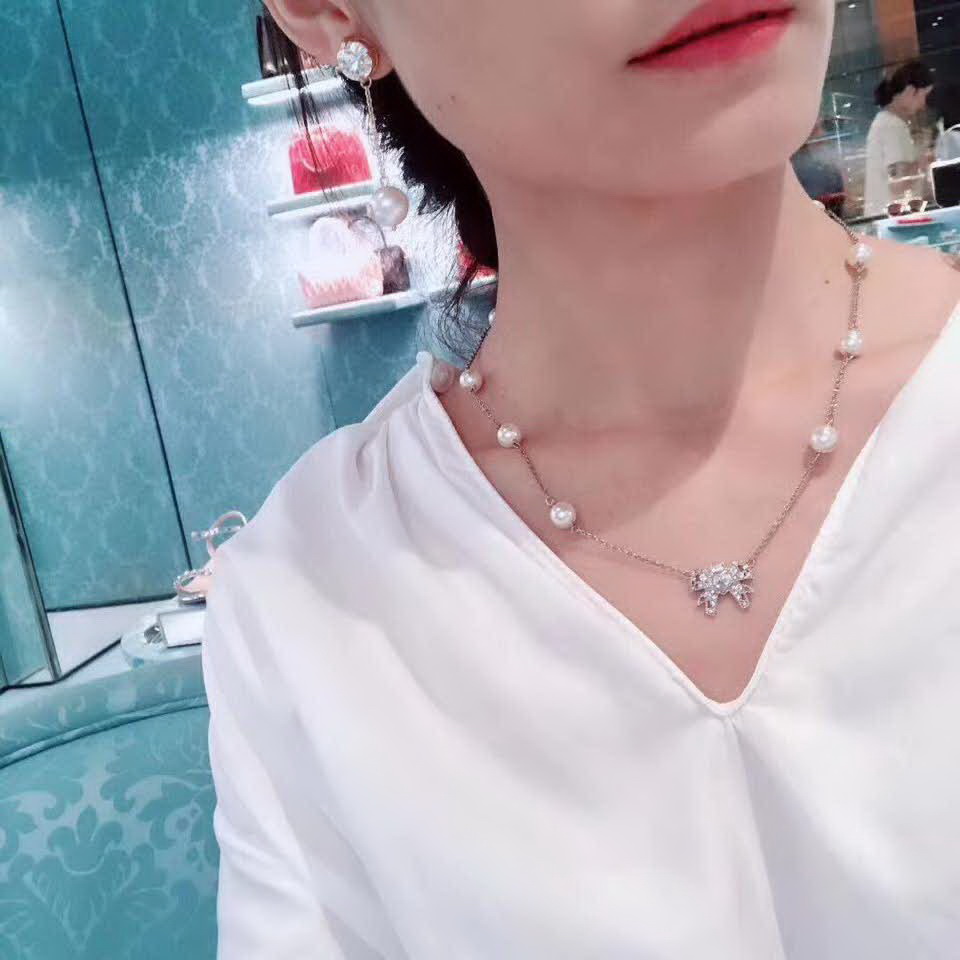 20秋季最新专柜款-缪缪Miu Miu2020新款项链，真心美到不行了，一致施华洛世奇幻彩珍珠，满钻的施华洛，特别的完美