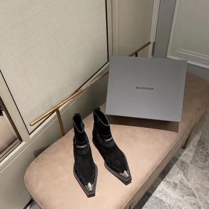 20秋季最新专柜款-巴黎世家Balenciaga秋冬新款单品尖头靴，风格 复古擦色 松口和勒脚都不会有！脚感舒适升级版3层组合真皮大，绝对吹爆酷帅酷帅的款
