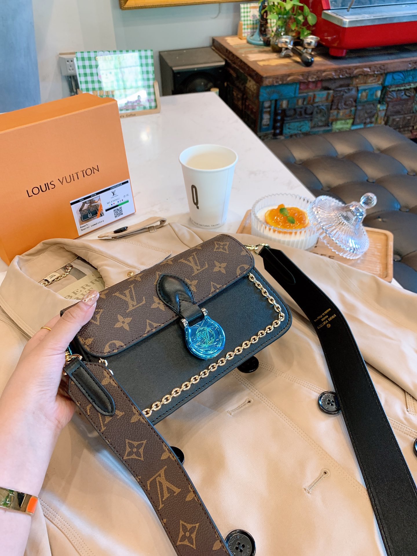 11LOUIS VUITTON  LB0612005020151  size: 21x14cm