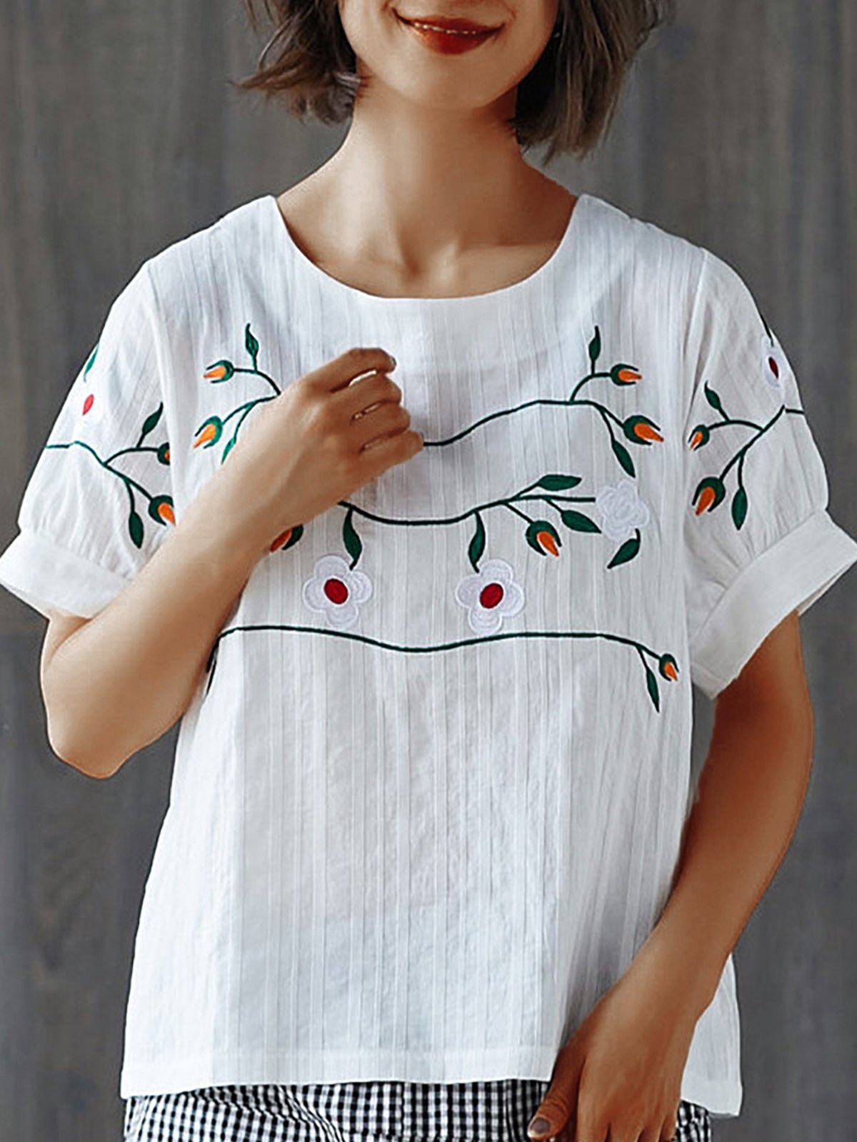 Plus Size Women  Embroidered Floral Short  Sleeve  Round  Neck Cotton And Linen Loose Casual Top