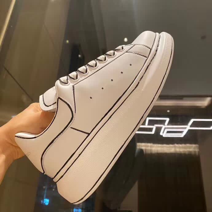 20秋季最新专柜款-麦昆McQueen情侣款经典明星爆款百搭小白鞋，各路明星纷纷上脚，超经典好看