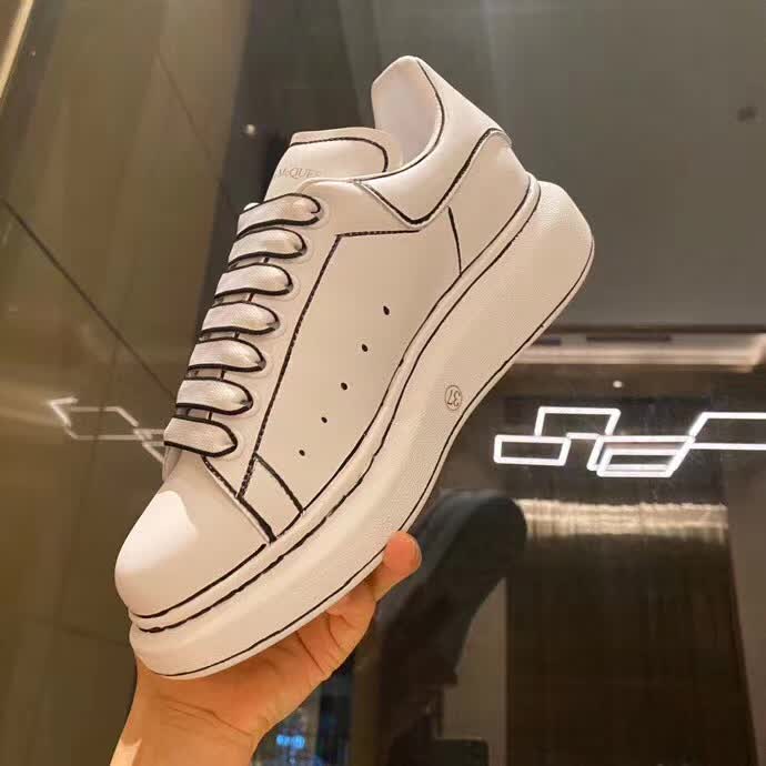 20秋季最新专柜款-麦昆McQueen情侣款经典明星爆款百搭小白鞋，各路明星纷纷上脚，超经典好看