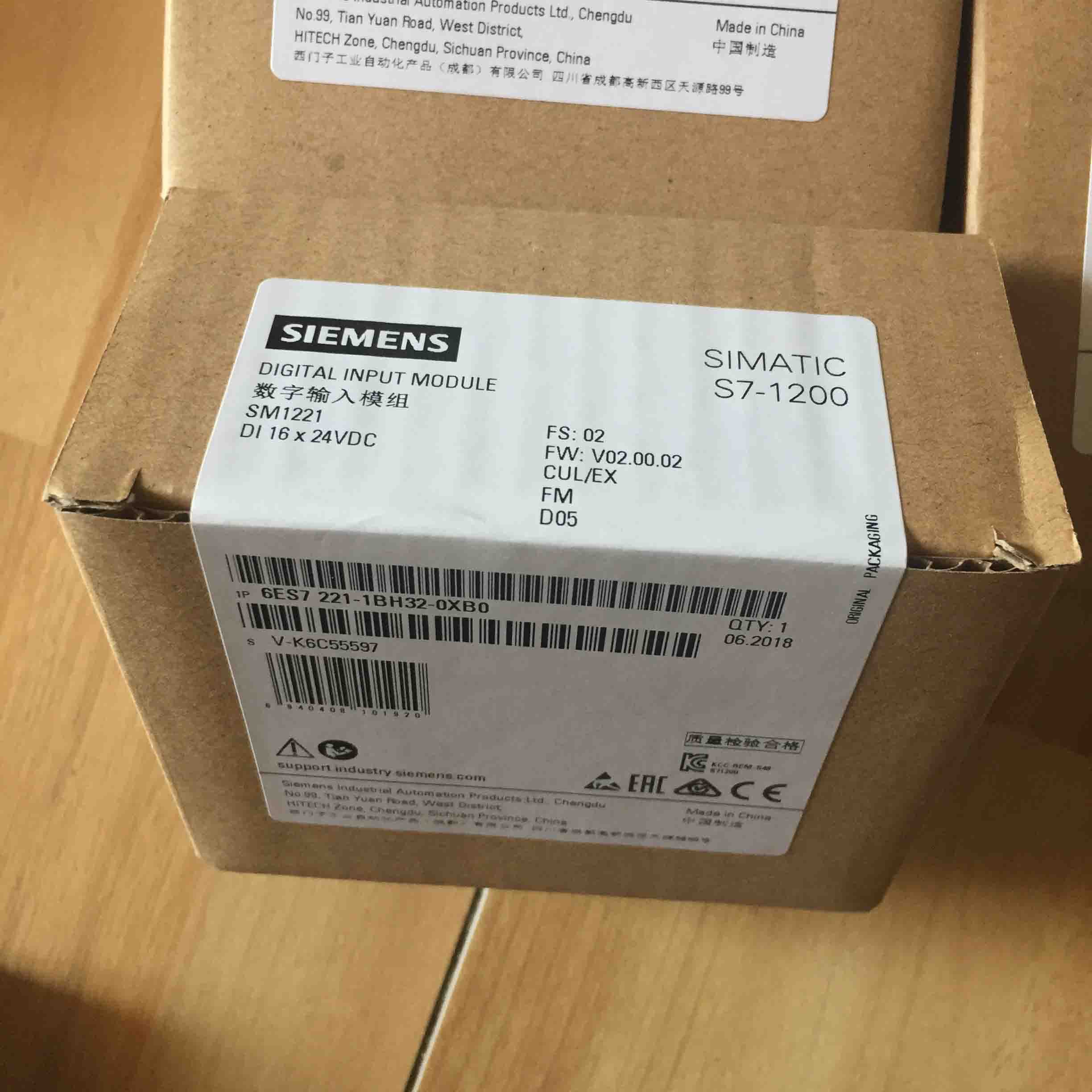 6ES7222-1HH32-0XB0 SIEMENS Original new factory sealed