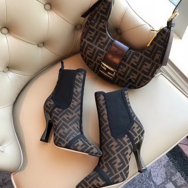 20秋季最新专柜款-芬迪Fendi经典字母LOGO超时尚百搭，鞋面是半透视纳米科技网眼FF字母布+丝绸牛皮制成！水染羊皮内里垫脚，脚感超舒适！真皮大底，防滑防透潮！