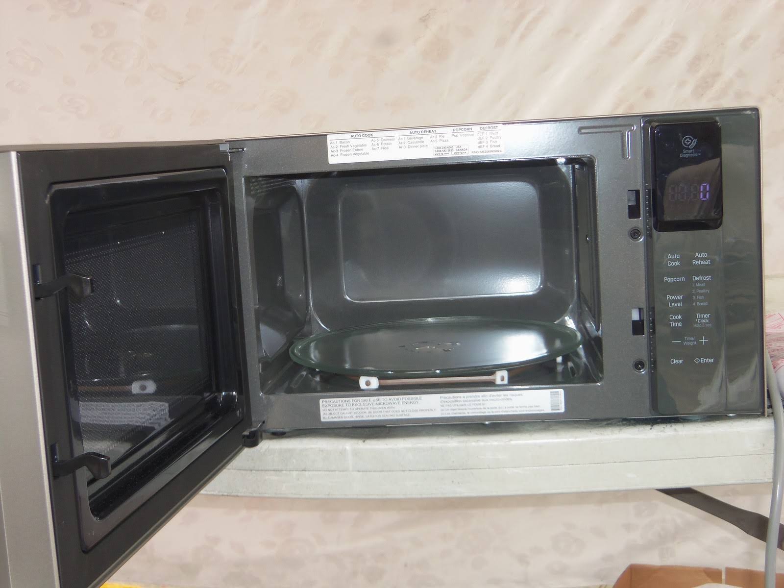 Magic Chef 1.1 Cu. ft. Countertop Microwave in Stainless Steel