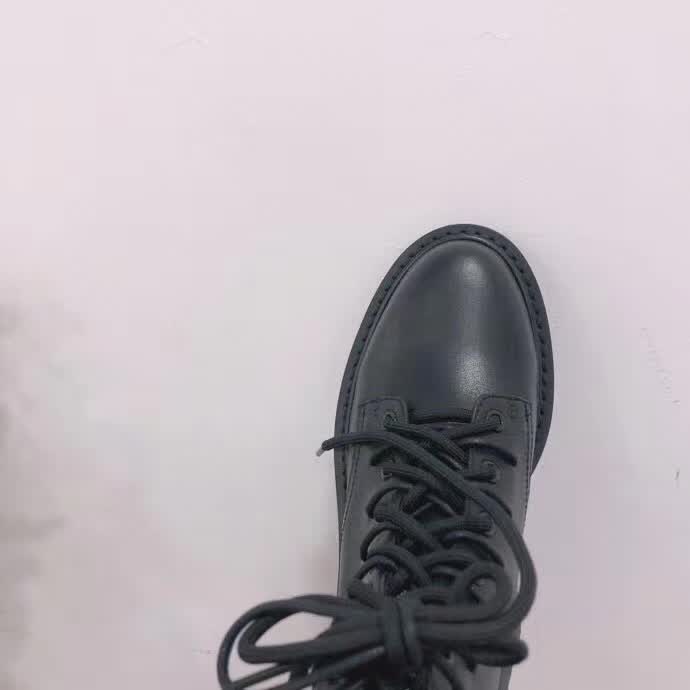 20秋季最新专柜款-华伦天奴Valentino秋冬新款爆款短靴上新，超经典好看，上脚超美