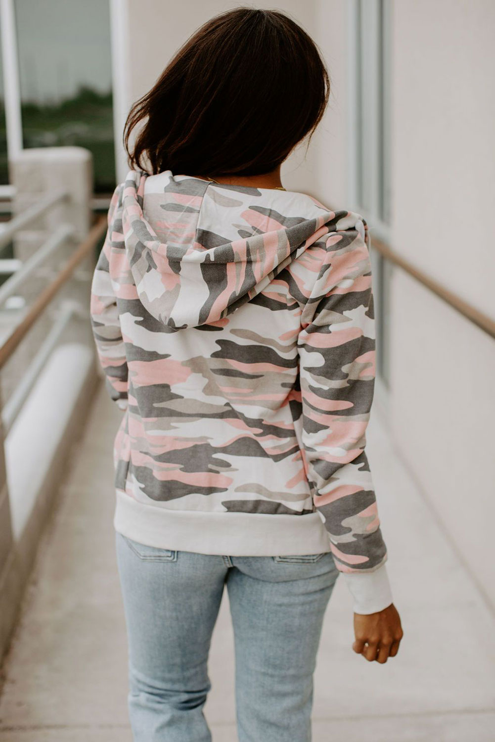 淡粉迷彩印花舒适休闲拉链连帽衫