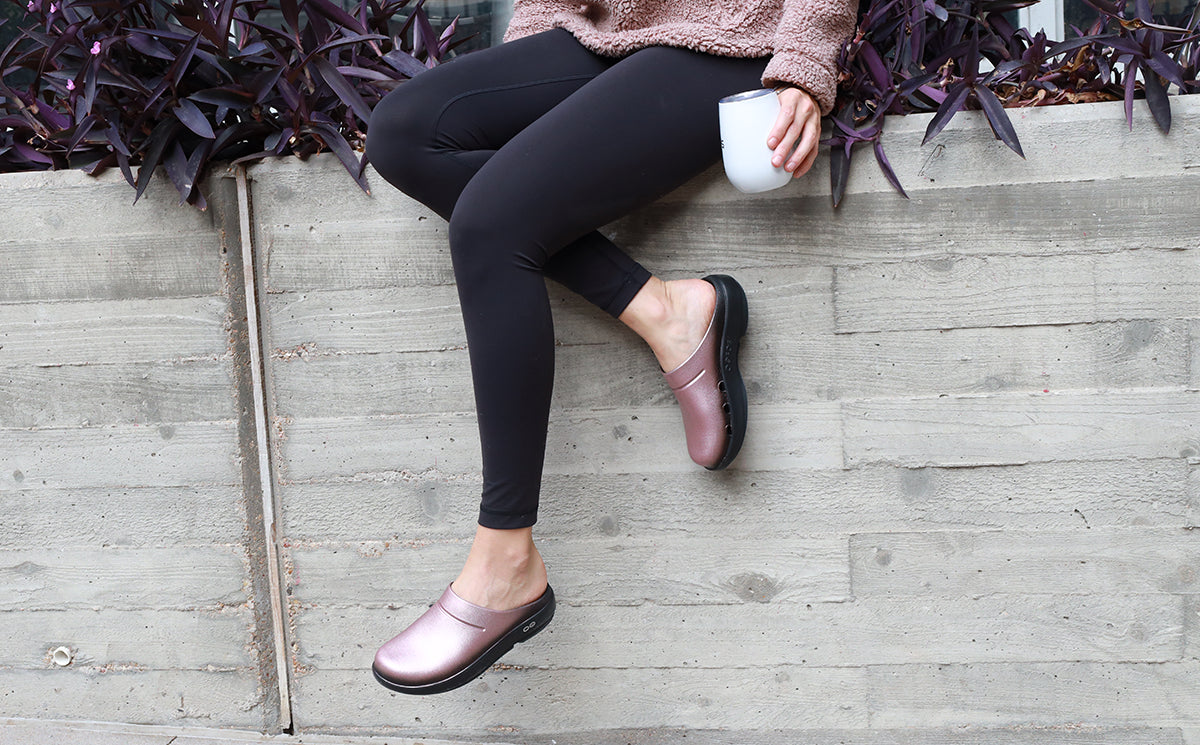 Women's OOcloog Luxe Clog - Rose Sparkle