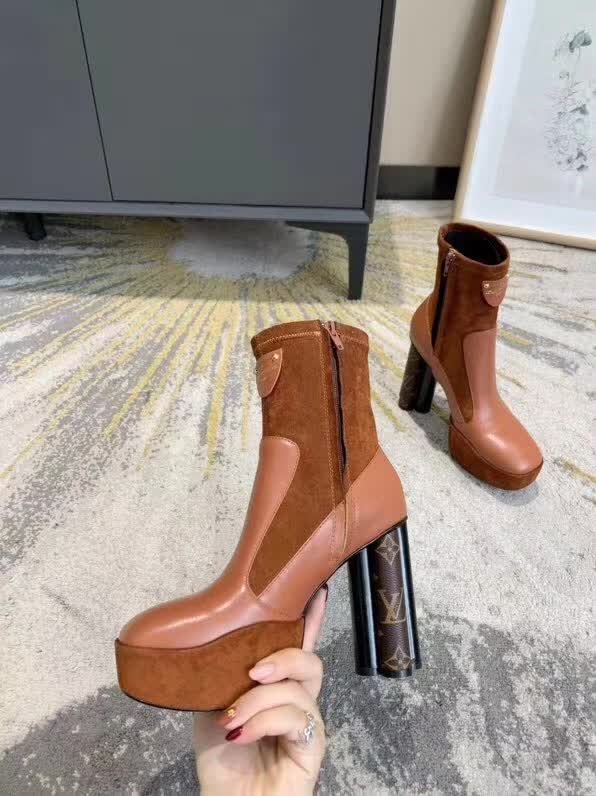 20秋季最新专柜款-路易威登LV2020早秋最新短靴，羊京包水台，一眼看上去就高端大气上档次，让你齁的柱所以主场，超级好看哦