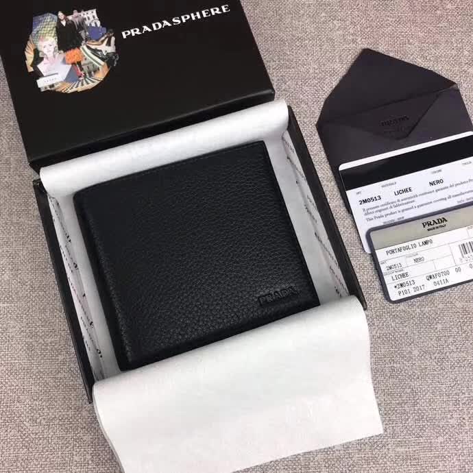 【原版皮】普拉达/Prada 短款钱夹，选用摔纹小牛皮裁制而成，边角热压印字母标识，经典之作，简单时尚，款号：2M0513