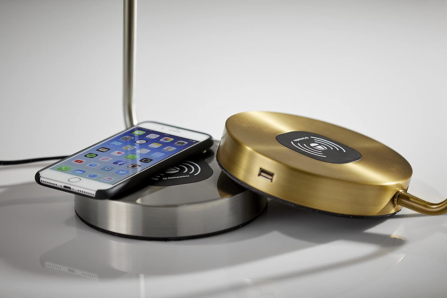 Desk Lamp Wireless Charging / Antique Brass