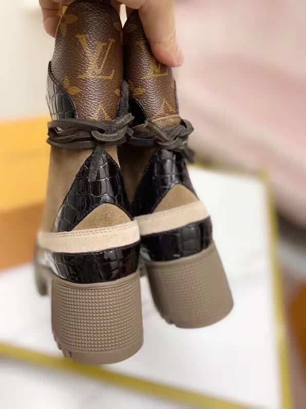 20秋季最新专柜款-路易威登LV2020早秋经典高跟马丁靴沙滩靴，鞋面牛皮/老花皮拼接 牛皮里 整条鞋带都是真皮切条 跟高7cm水台3.5cm 大气显瘦增高 好走不累脚