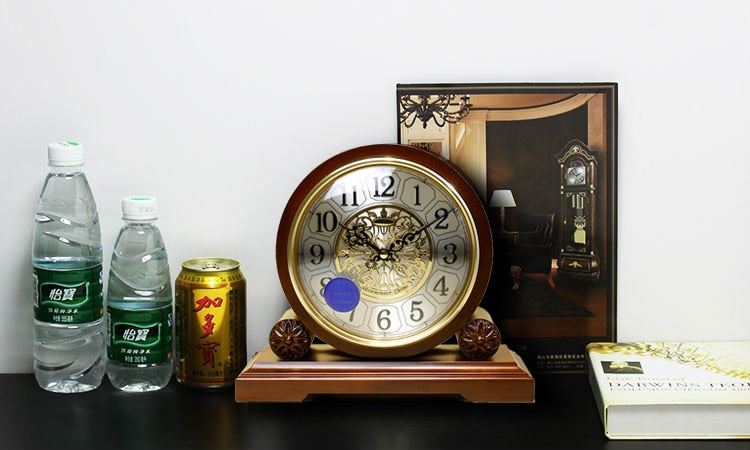 Weilingdun Music Hourly Chiming Europe Antique Wooden Mute Quartz Desktop Clock