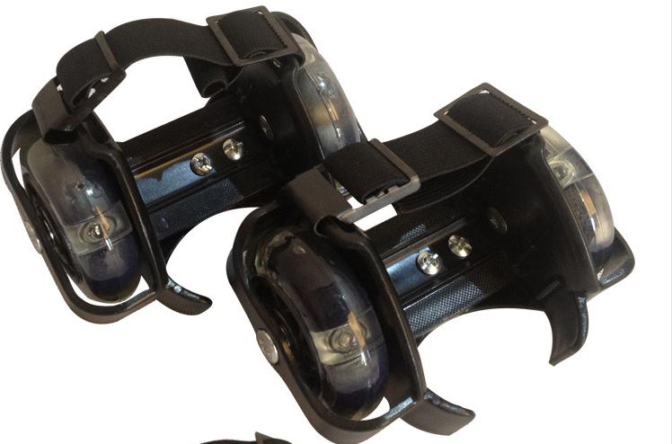 Flash Wheel skate shoes outdoor sports Flash Runaway Pulley Wheel Flying Shoes Luminous Wheel Light Roller Shoes for Kids