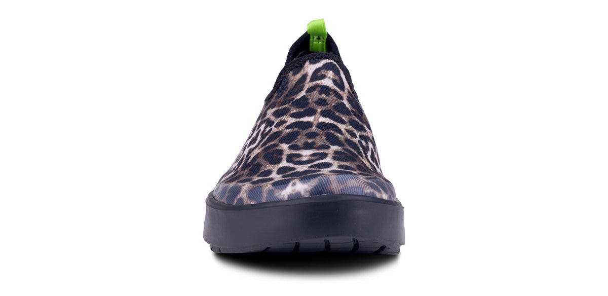 Women's OOmg eeZee Low Shoe - Cheetah