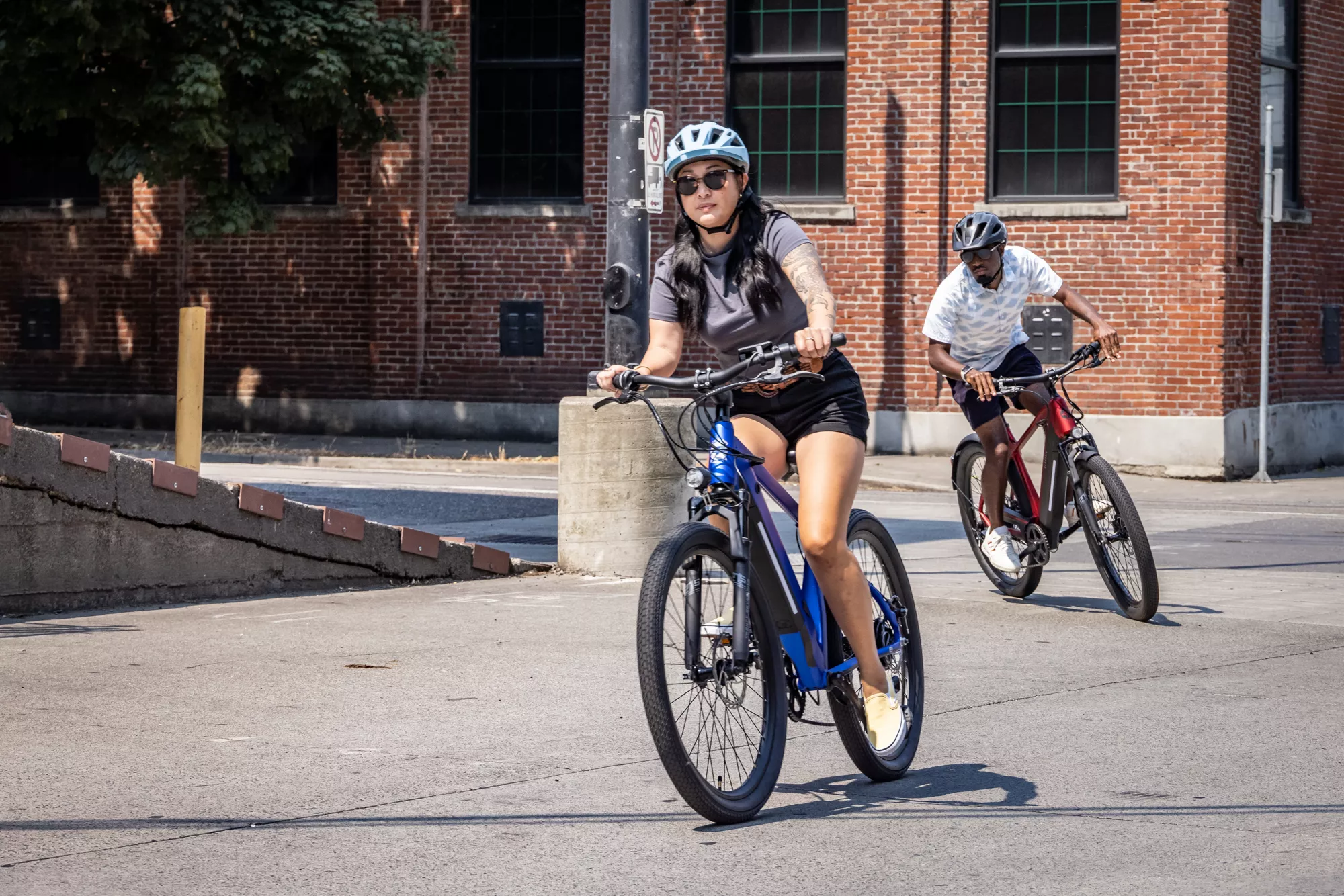 Schwinn Adult Marshall 27.5” Step-Thru Electric Hybrid Bike