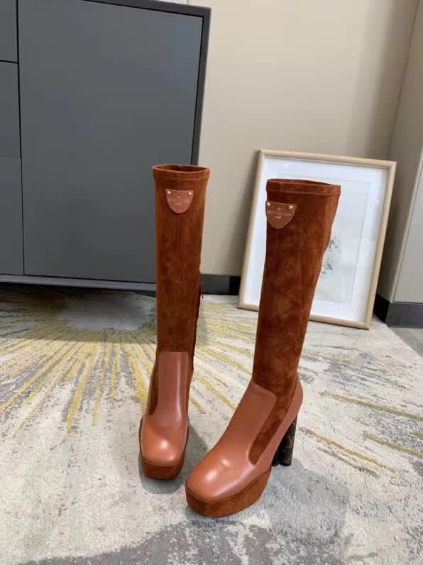 20秋季最新专柜款-路易威登LV2020早秋最新长靴，羊京包水台，一眼看上去就高端大气上档次，让你齁的柱所以主场，超级好看哦