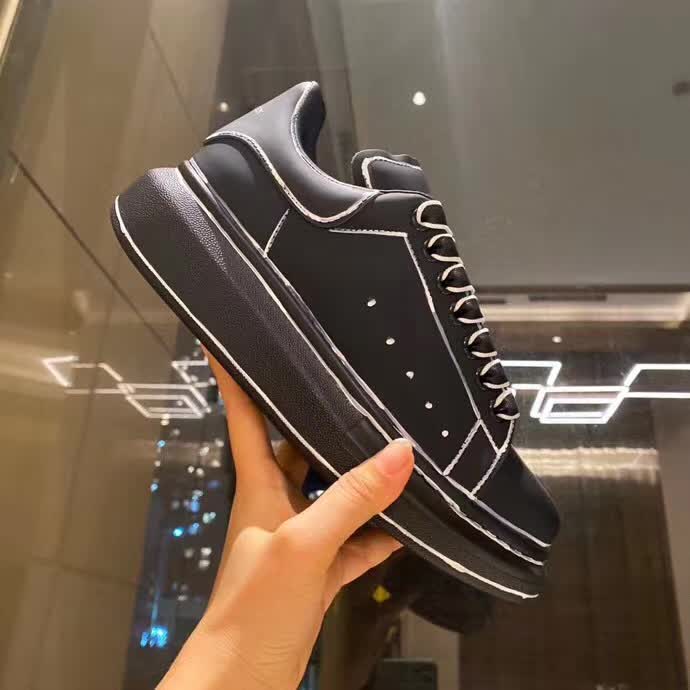 20秋季最新专柜款-麦昆McQueen情侣款经典明星爆款百搭小白鞋，各路明星纷纷上脚，超经典好看