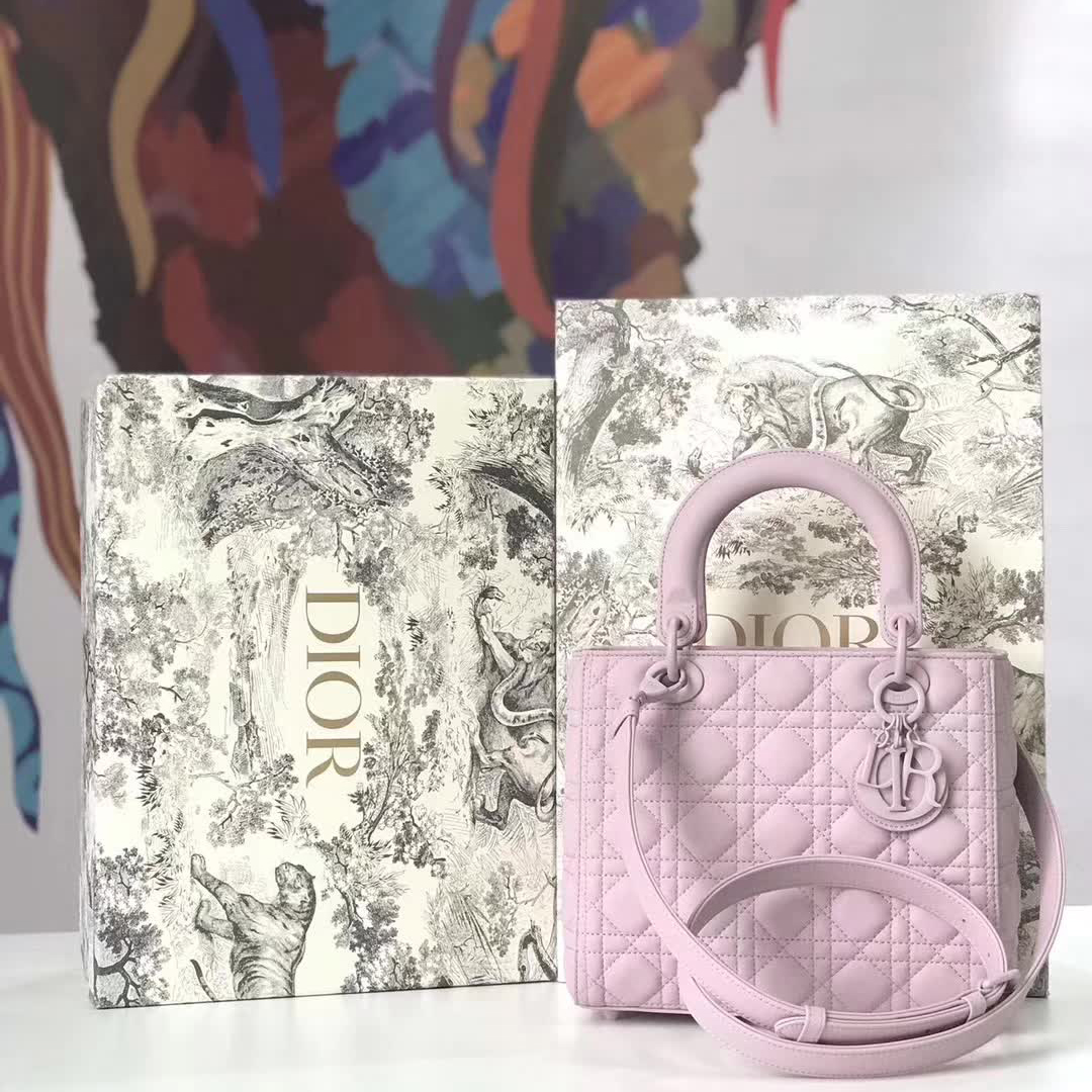 【原版皮】迪奥/Dior 戴妃包，磨砂系列，选用小牛皮绗缝藤格纹，饰有 Ultra matte 饰面金属配饰