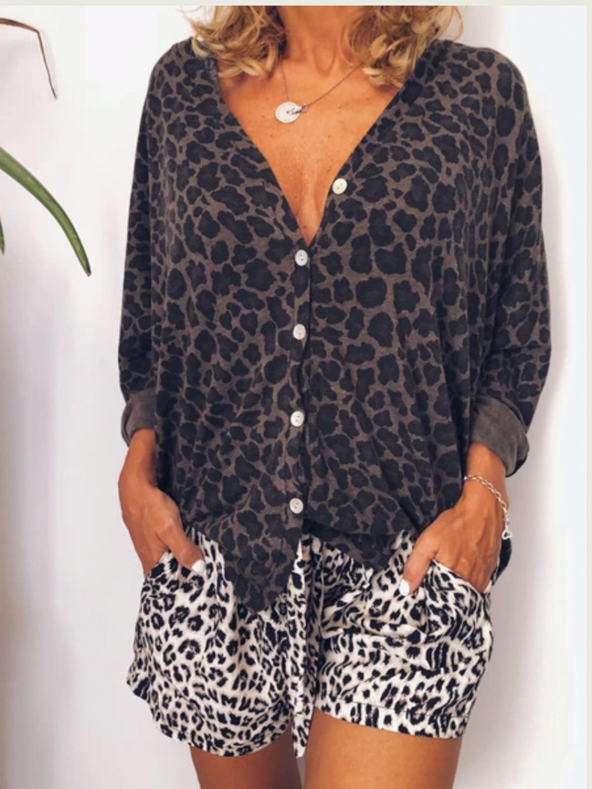 Casual loose leopard print V-neck shirt