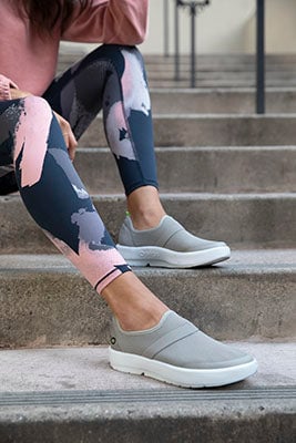 Women's OOmg Low Shoe - White Gray