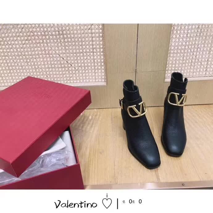 20秋季最新专柜款-华伦天奴Valentino秋冬新品爆款短靴上新，超经典好看，上脚超美