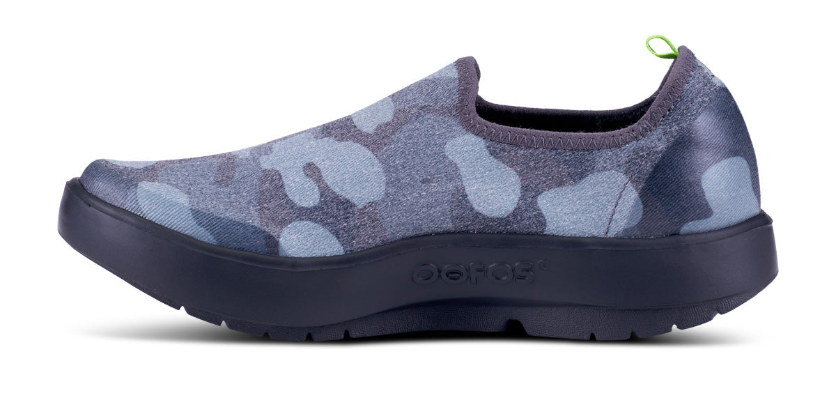 Women's OOmg eeZee Low Shoe - Black Camo