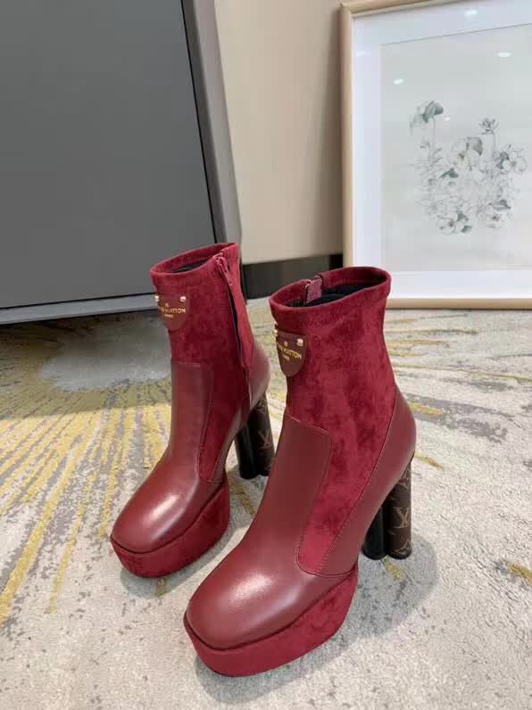 20秋季最新专柜款-路易威登LV2020早秋最新短靴，羊京包水台，一眼看上去就高端大气上档次，让你齁的柱所以主场，超级好看哦