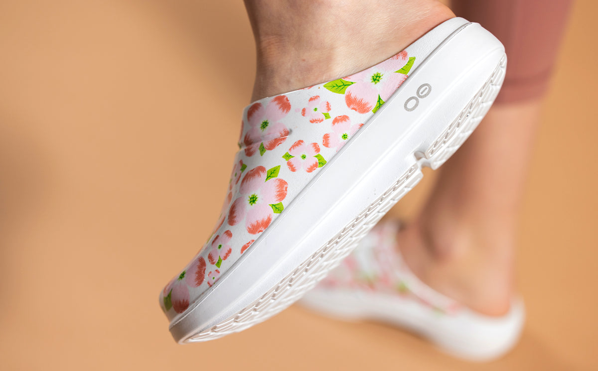 Women's OOcloog Limited Edition Clog - Cherry Blossom