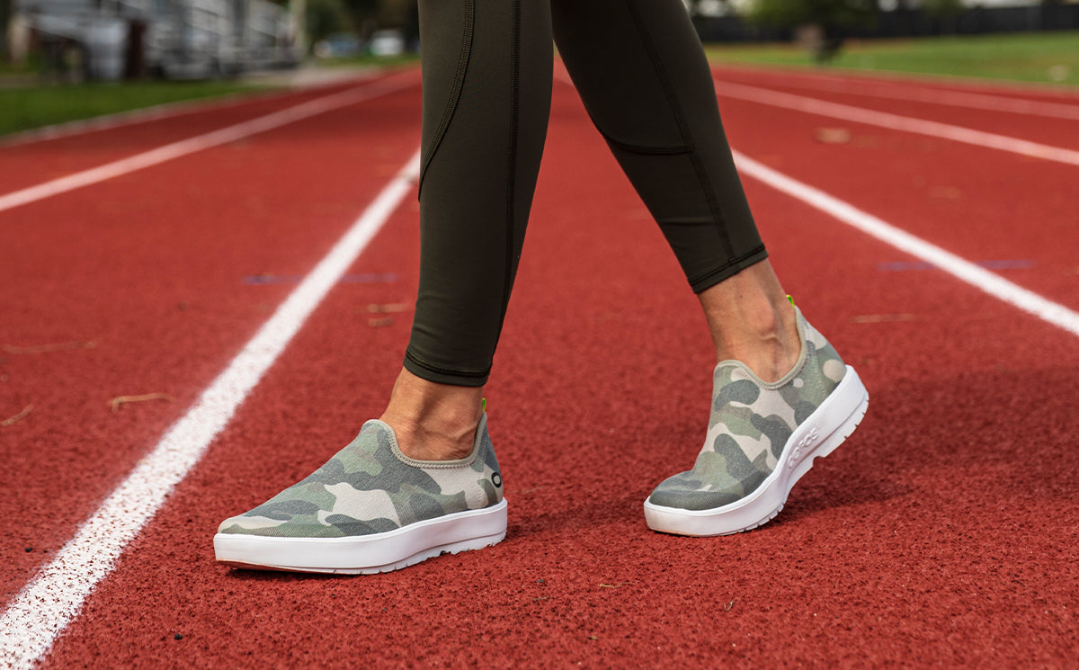 Women's OOmg eeZee Low Shoe - Green Camo
