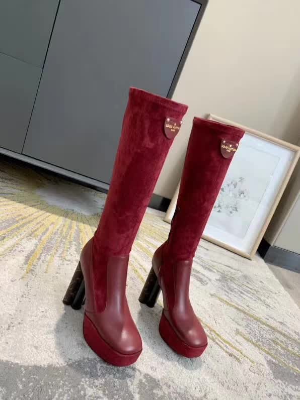 20秋季最新专柜款-路易威登LV2020早秋最新长靴，羊京包水台，一眼看上去就高端大气上档次，让你齁的柱所以主场，超级好看哦